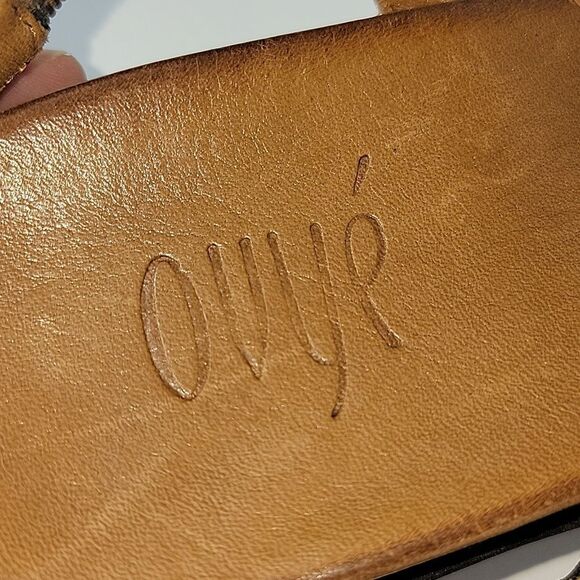 Ovyé Black Leather Women's Sandals - Picture 11 of 13